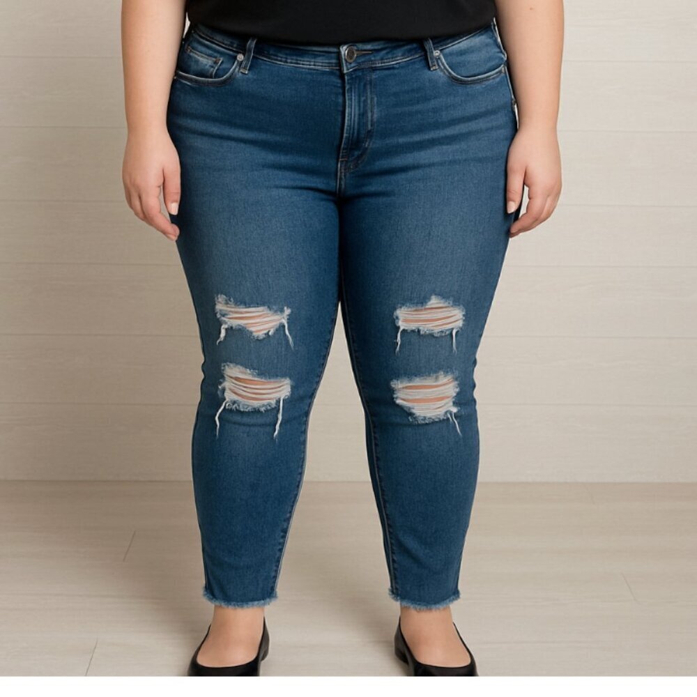 Torrid Women's Plus Size 20 Vintage Stretch Distressed Crop Boyfriend Jeans